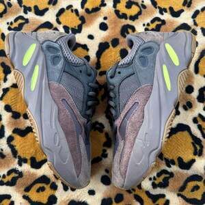 Adidas Yeezy Boost 700 V1 Mauve Sneakers Size 5